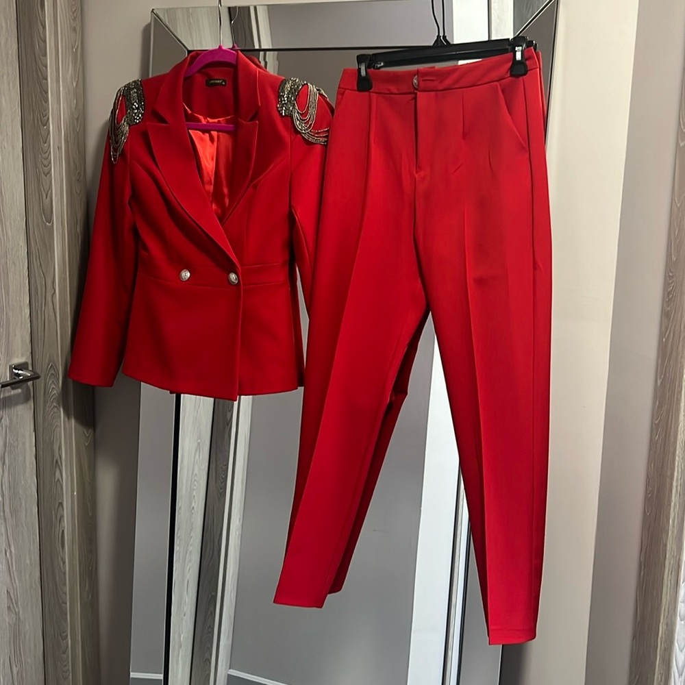 Red suit, size xs. Absolutely stunning and amazing fabric. Size 36